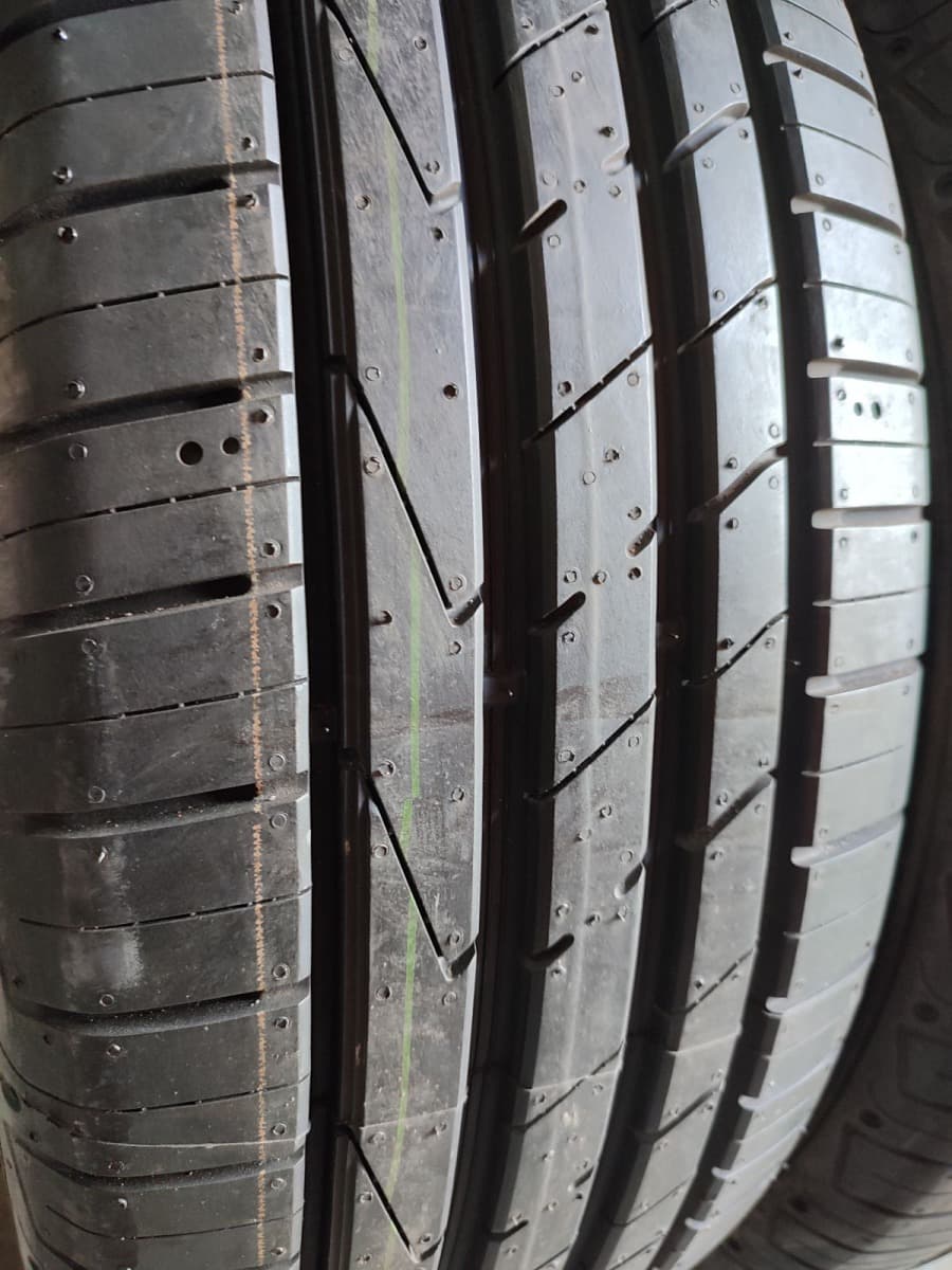 Вживані шини Hankook Ventus S1 SUV EVO 2    . 235/65 R 17