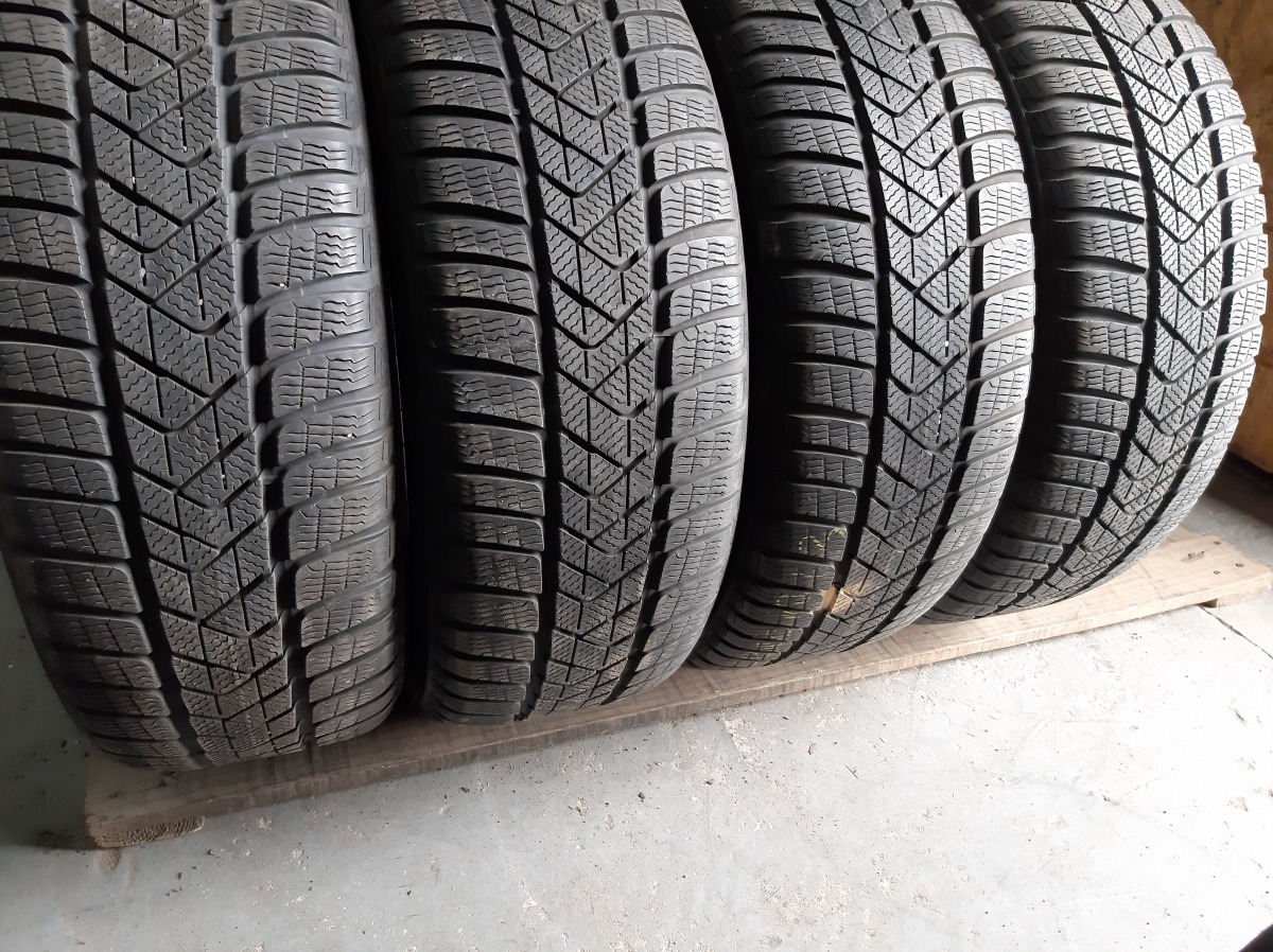 Придбати вживані шини Pirelli Sotozero 3   225/45 R 19