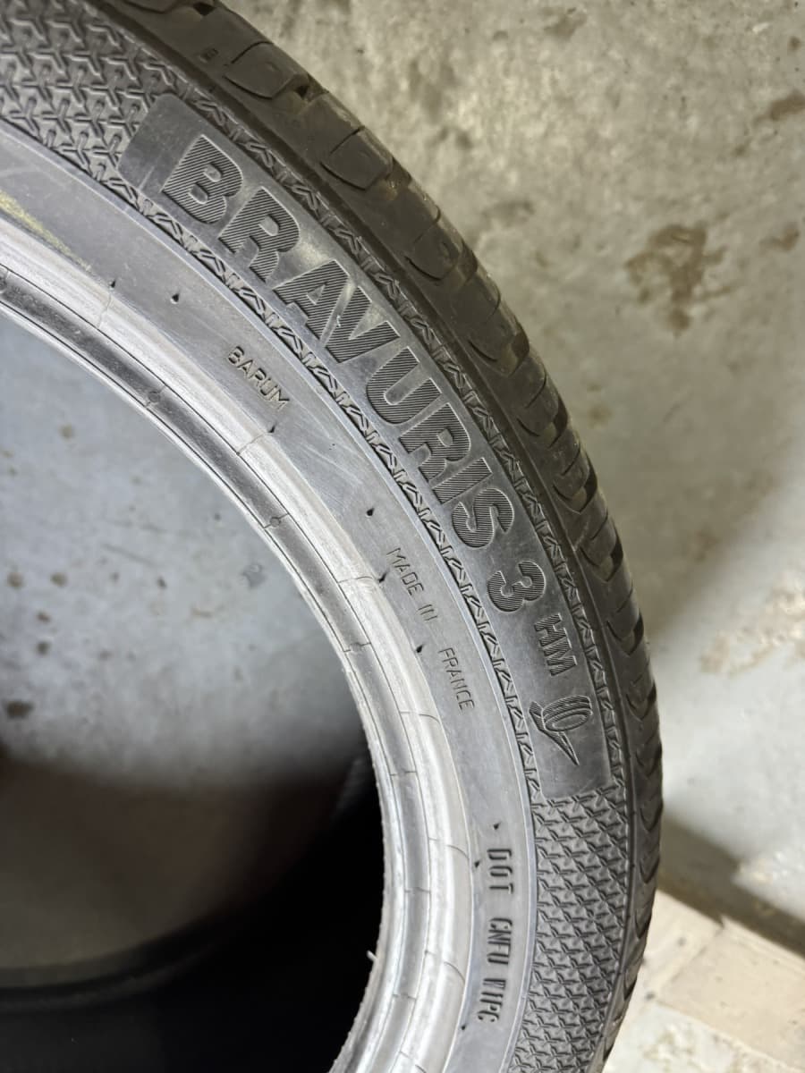 Вживані шини Barum Bravuris 3.   235/45 R 18