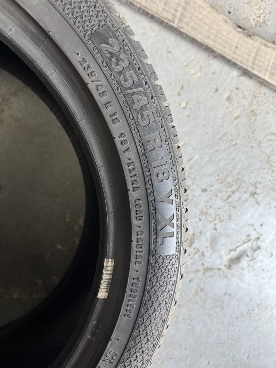 Вживані шини Barum Bravuris 3.   235/45 R 18
