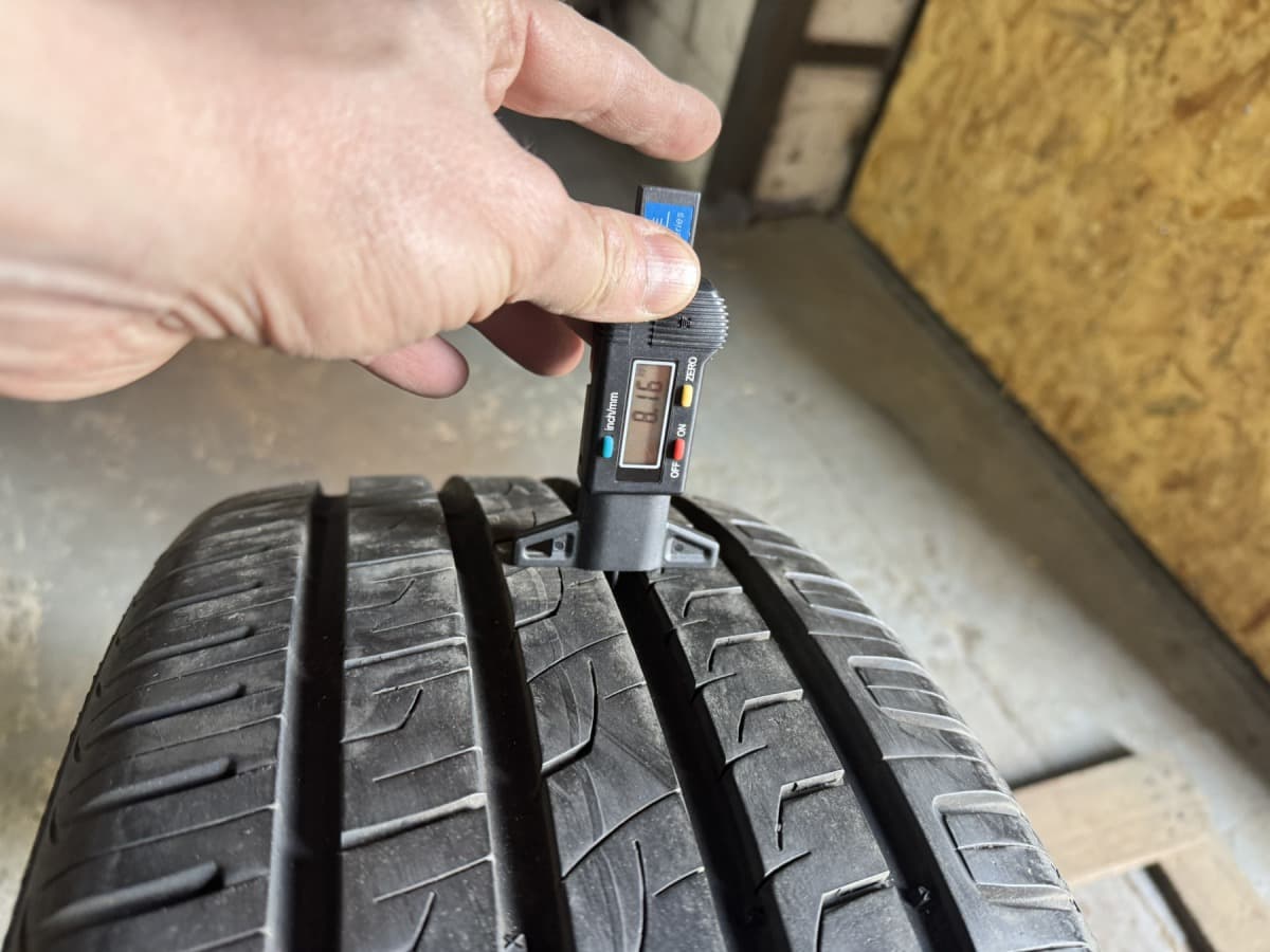 Вживані шини Barum Bravuris 3.   235/45 R 18