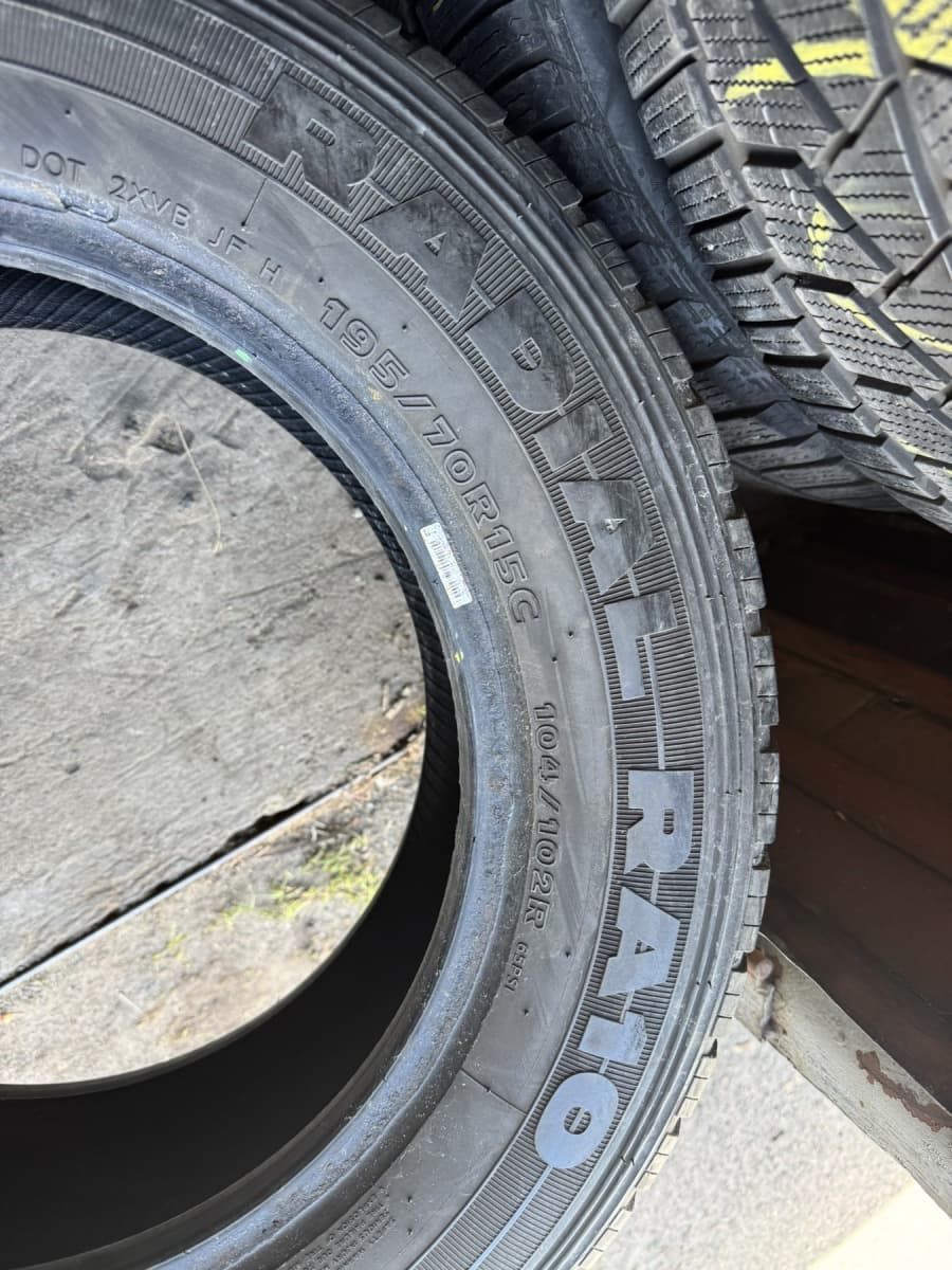Вживані шини Hankook Radial RA 10  195/70 R 15C