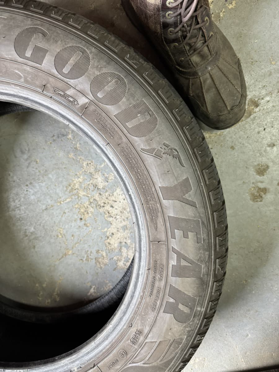 Вживані шини Good Year Efficient Grip 4*4 225/65 R 17