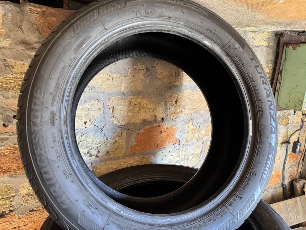 Вживані шини Bridgestone Turanza T001 225/50 R 18