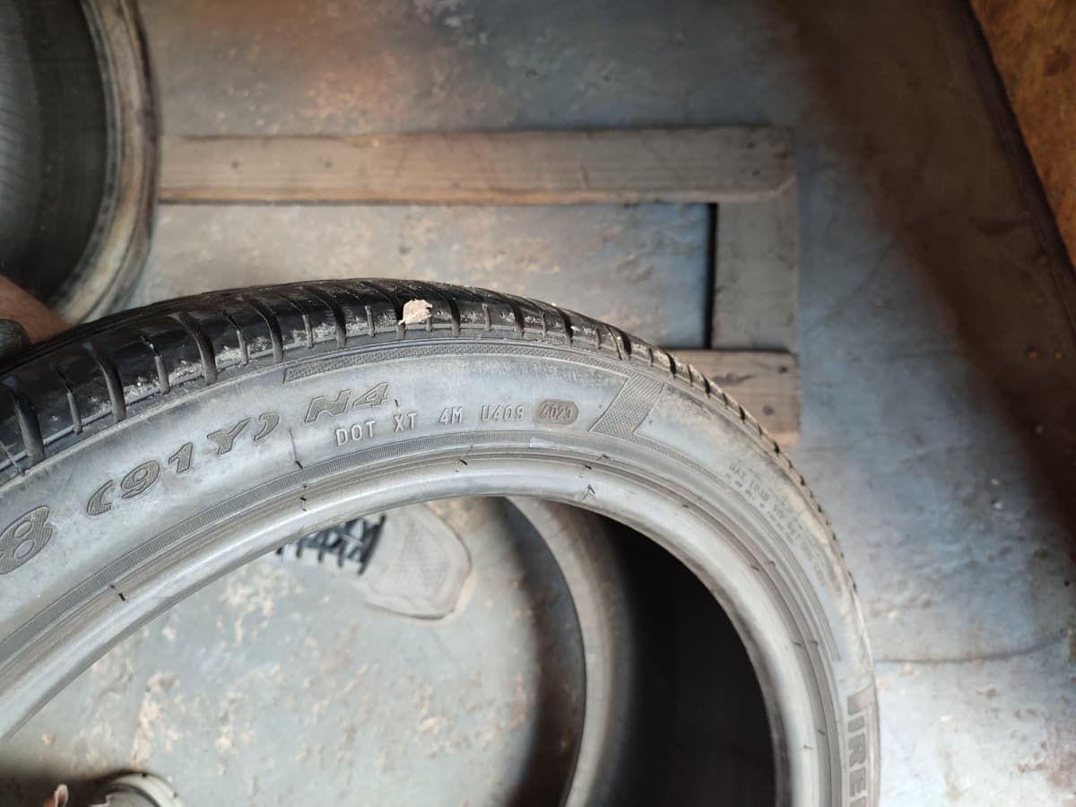 Вживані шини Pirelli PzeroRosso 235/40 R 18