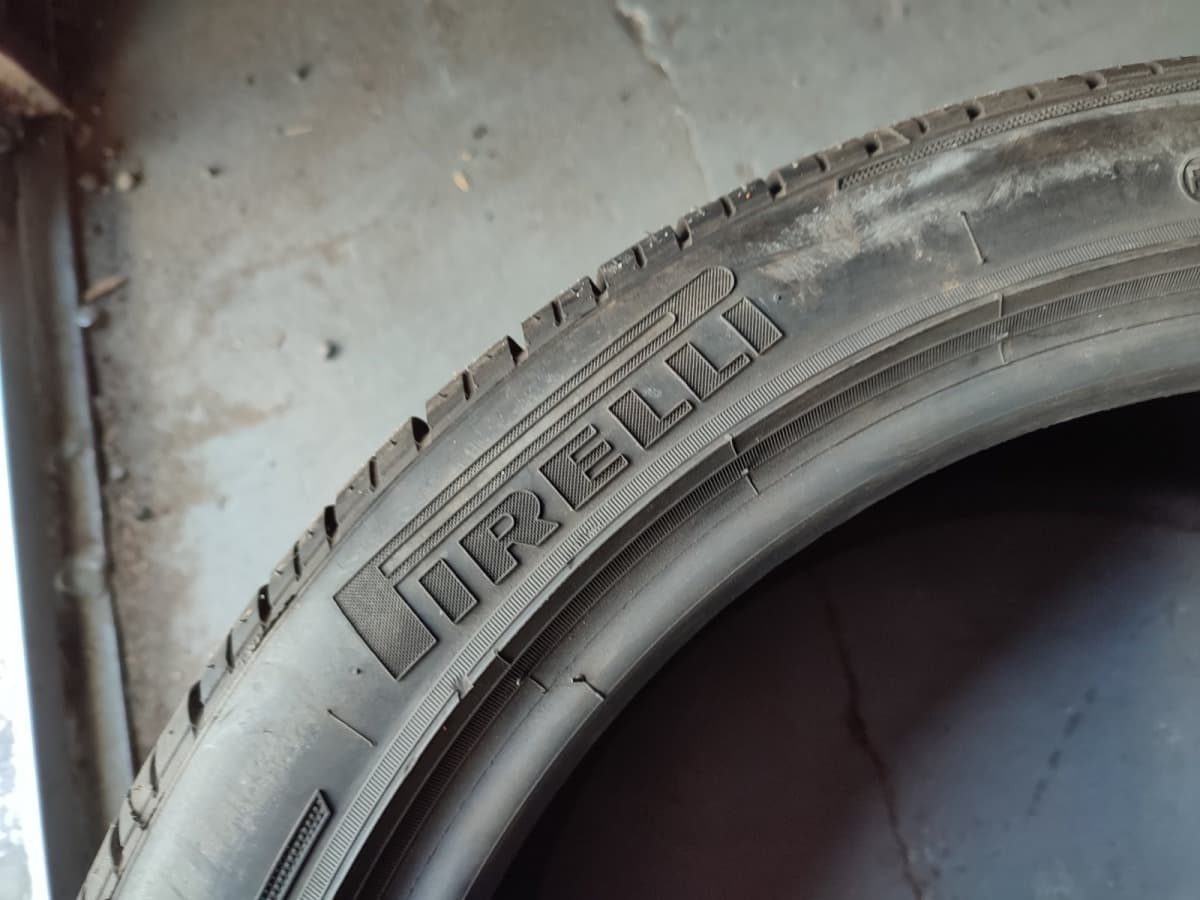 Вживані шини Pirelli PzeroRosso 235/40 R 18