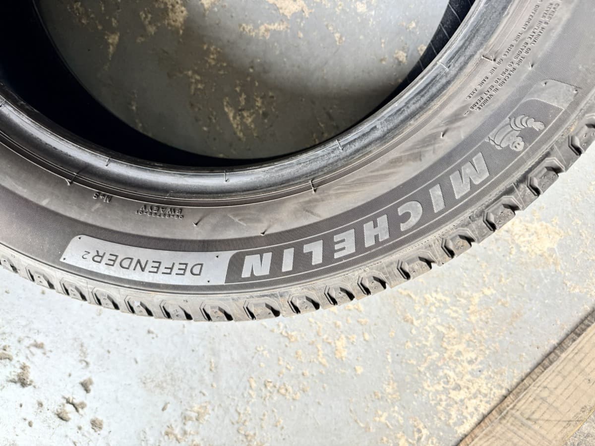 Вживані шини Michelin Defender 2  225/60 R 18