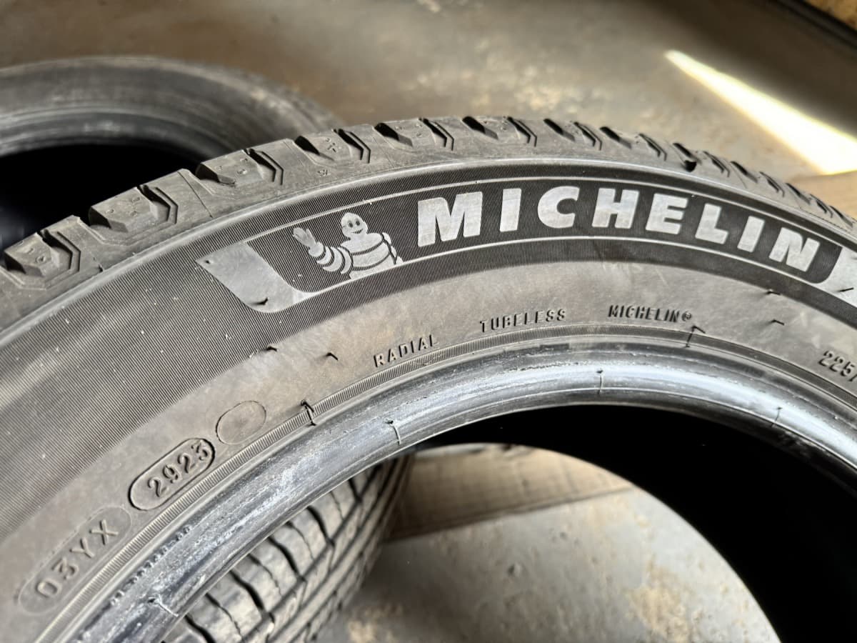 Вживані шини Michelin Defender 2  225/60 R 18