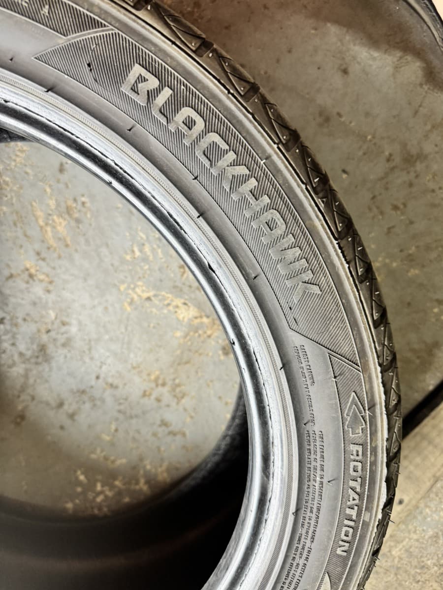 Вживані шини Blackhawk Street-H 235/45 R 17