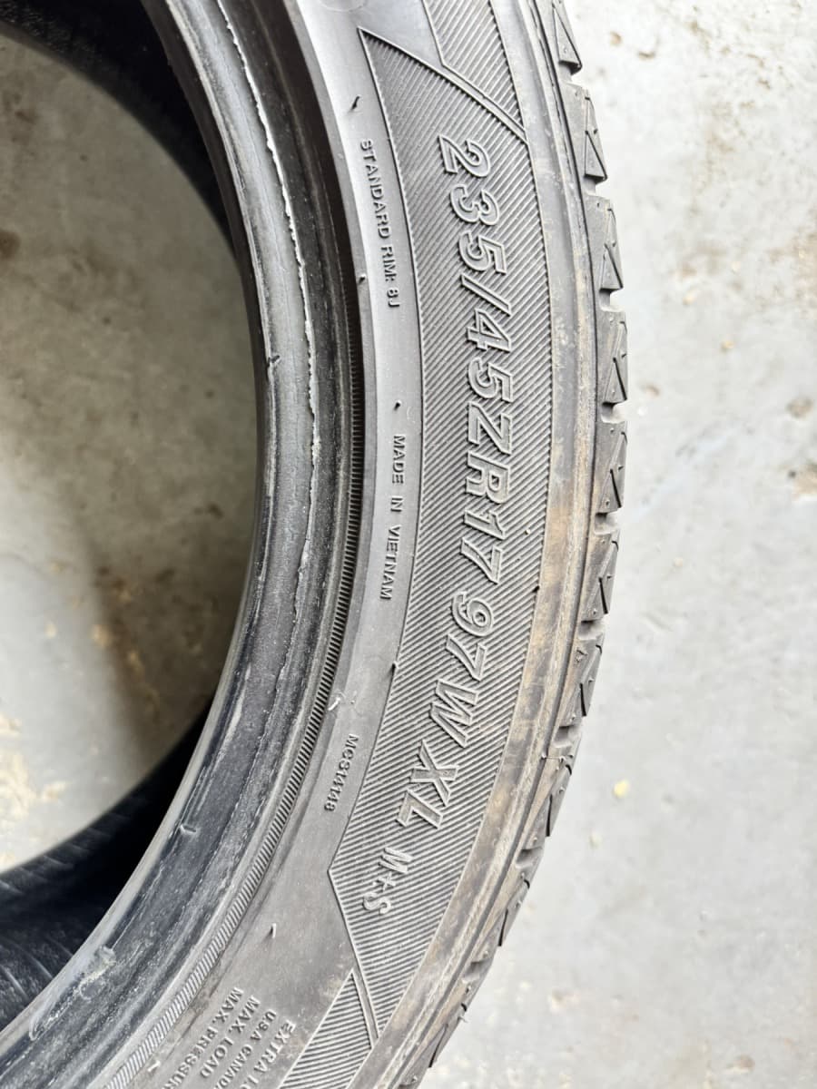 Вживані шини Blackhawk Street-H 235/45 R 17