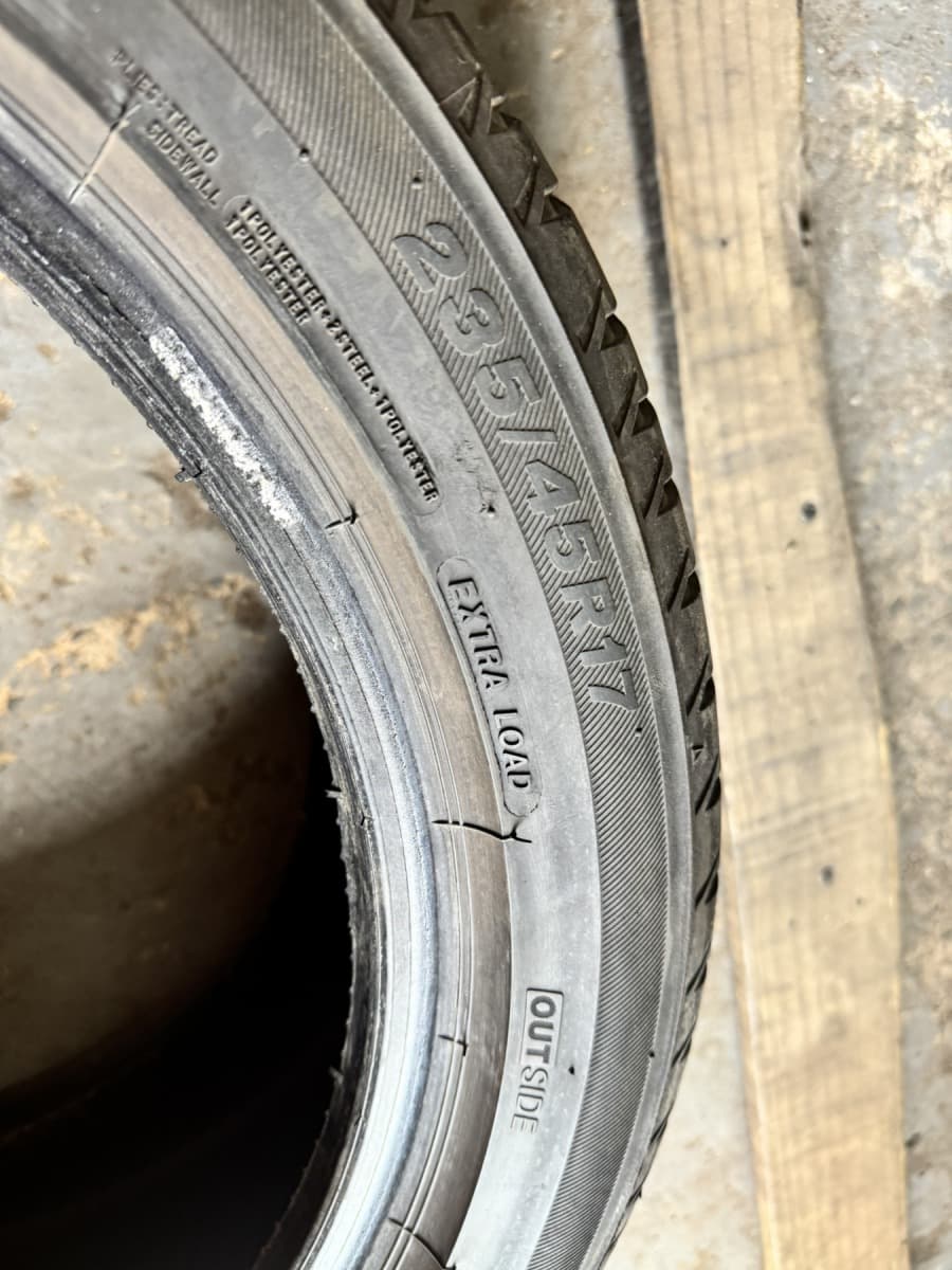 Вживані шини Saetta Touring 2 235/45 R 17