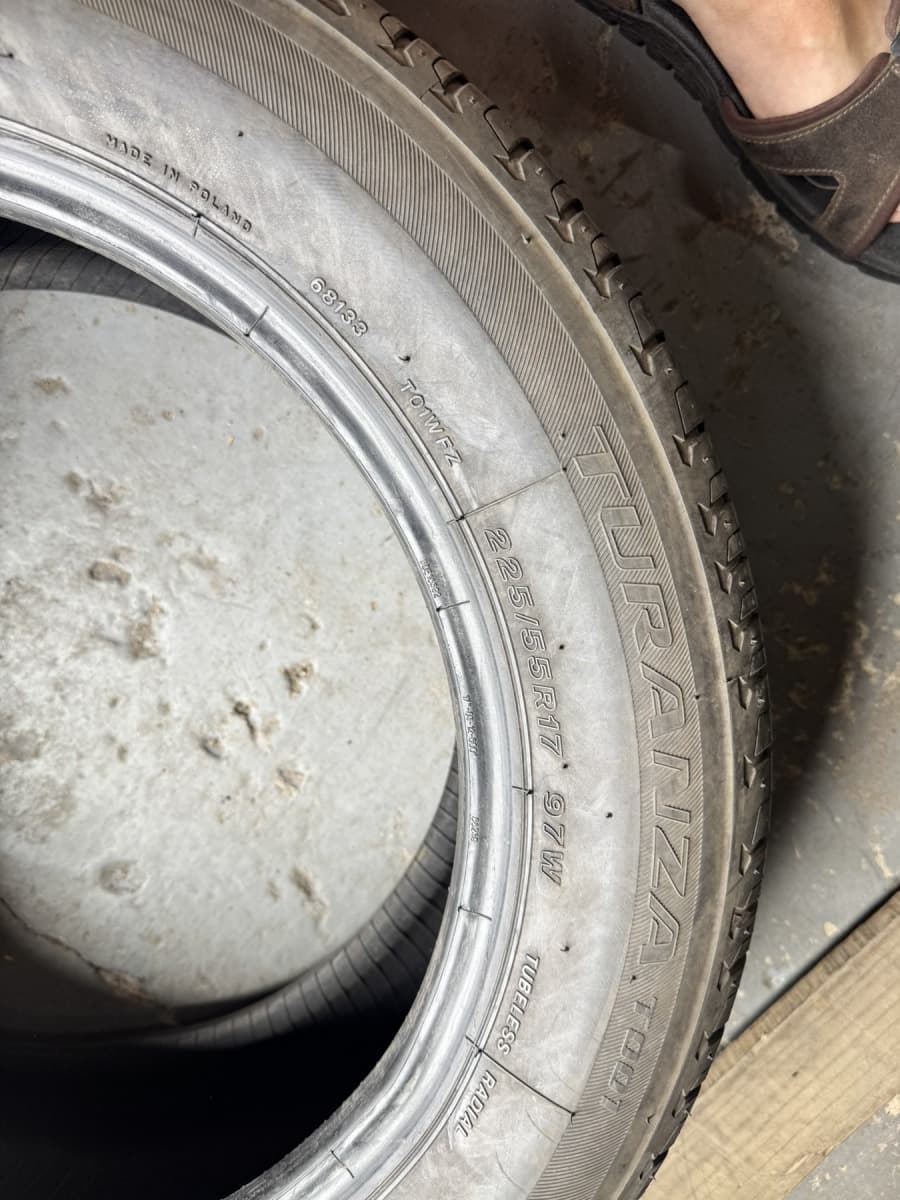 Вживані шини Bridgestone Turanza T001 225/55 R 17