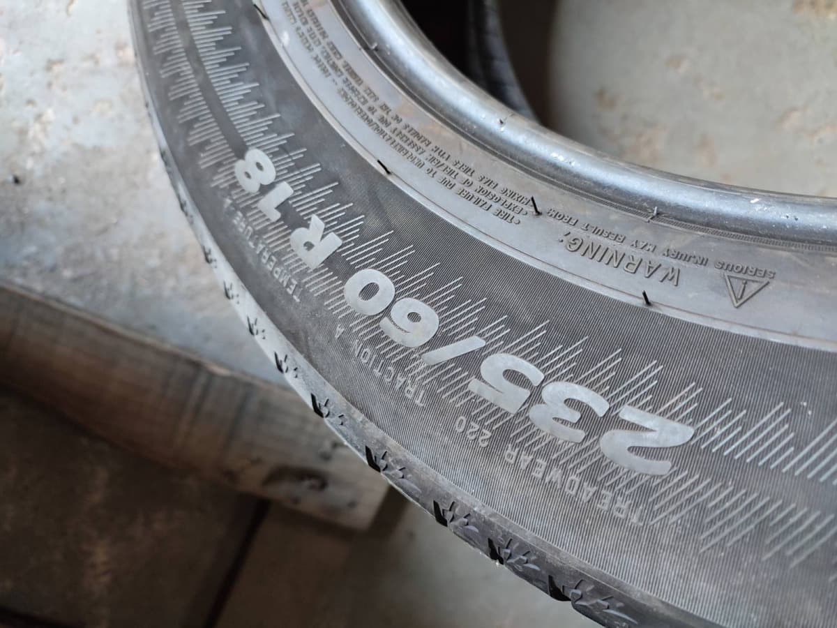 Вживані шини Michelin Latitude Sport 3 / / 235/60 R 18