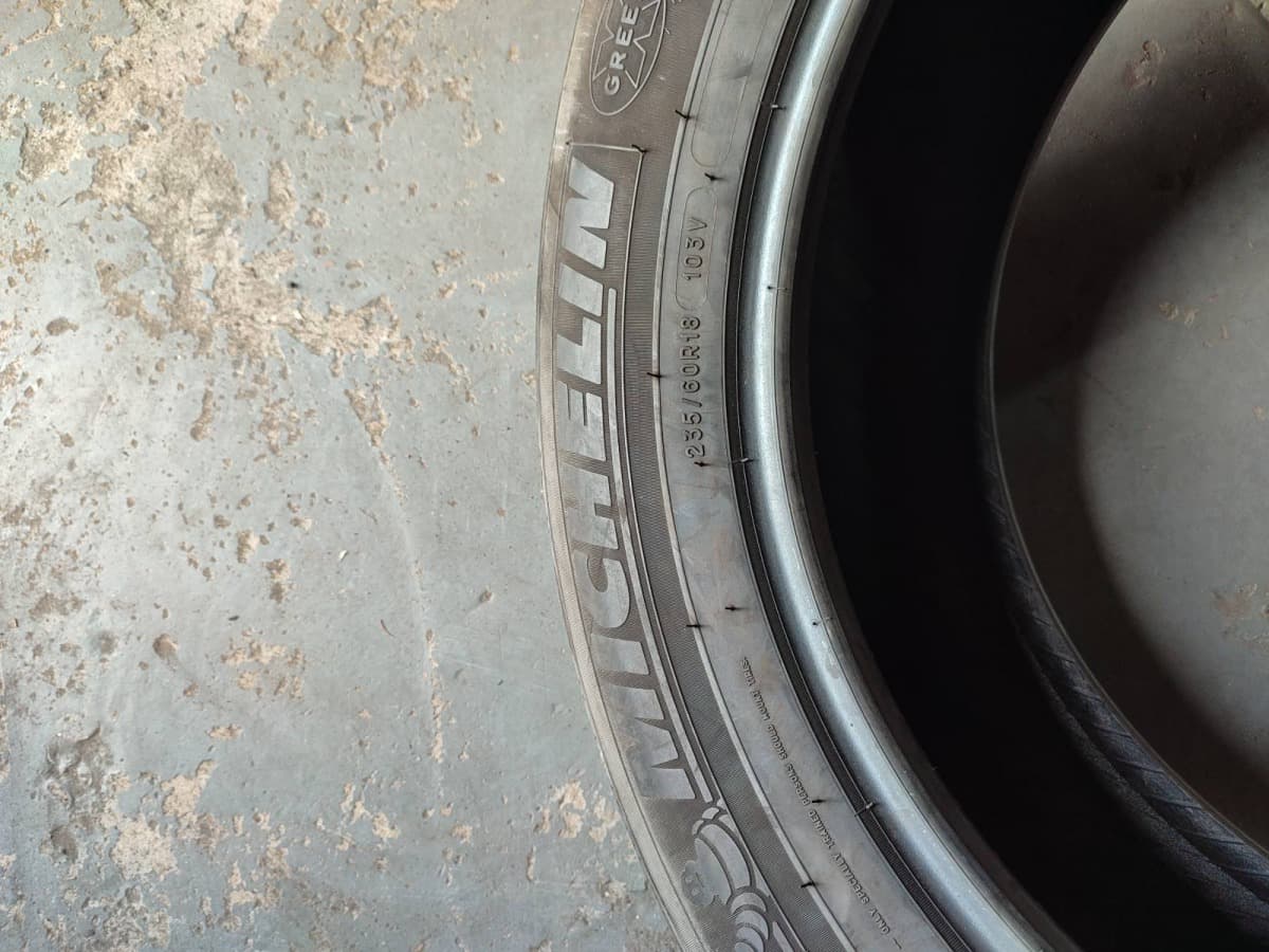 Вживані шини Michelin Latitude Sport 3 / / 235/60 R 18