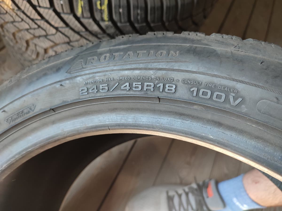 Вживані шини Dunlop Winter Sport 5 245/45 R 18