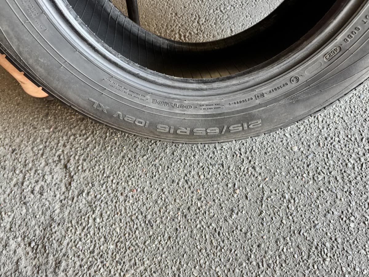 Вживані шини Nokian Hakka Blue 215/65 R 16