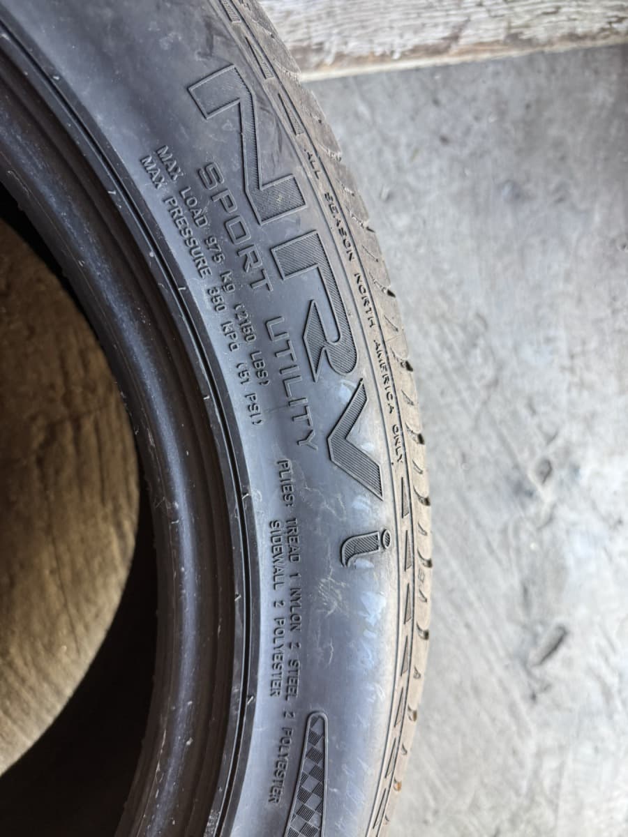 Вживані шини Nokian NRV i 255/50 R 19