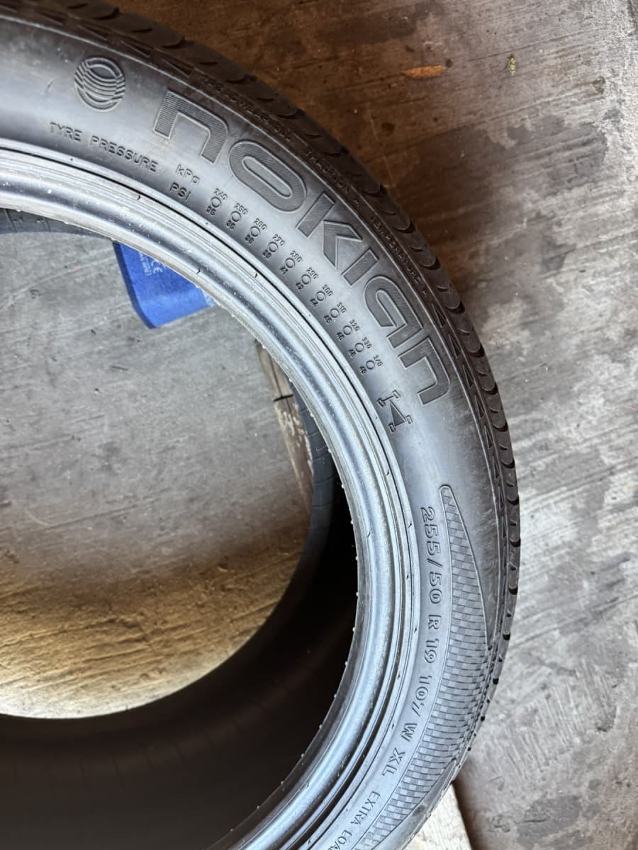 Вживані шини Nokian NRV i 255/50 R 19