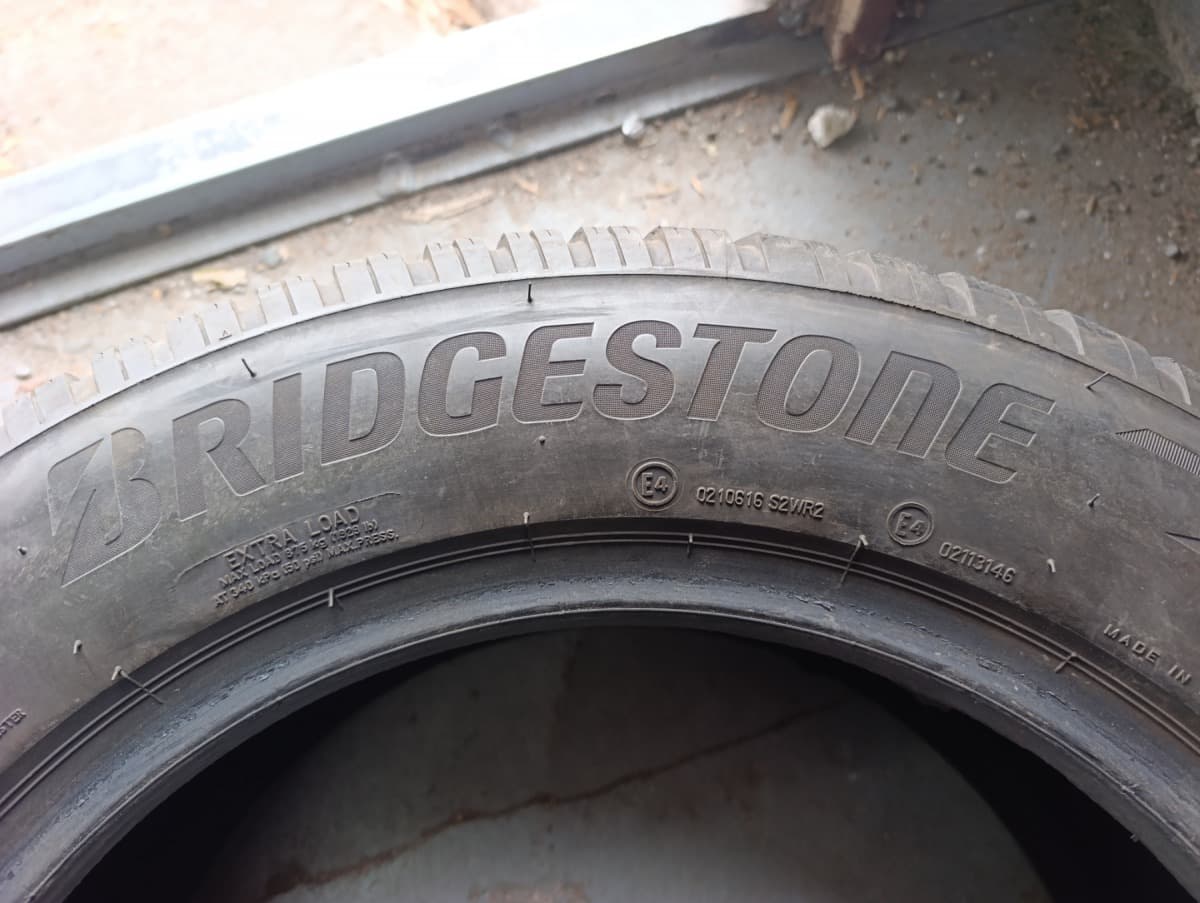 Вживані шини Bridgestone Blizzak- LM005 .    . . 225/60 R 17