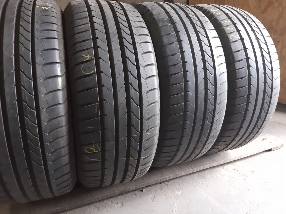 Придбати вживані шини GoodYear Efficient Grip  .    215/50 R 17