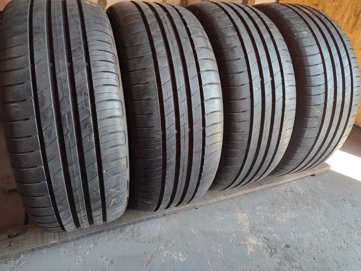Придбати вживані шини GoodYear Efficient Grip  225/50 R 17