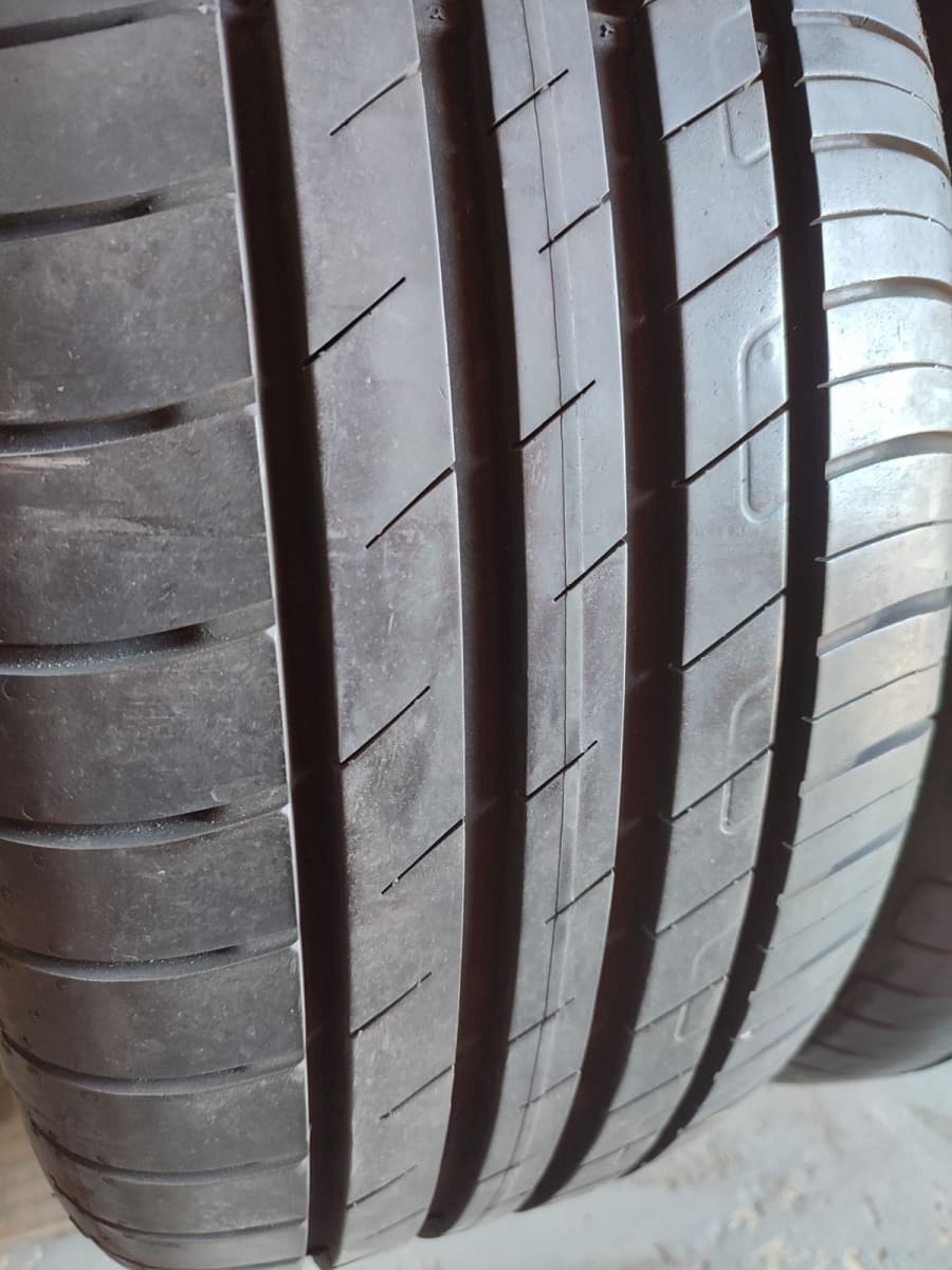Вживані шини GoodYear Efficient Grip  225/50 R 17