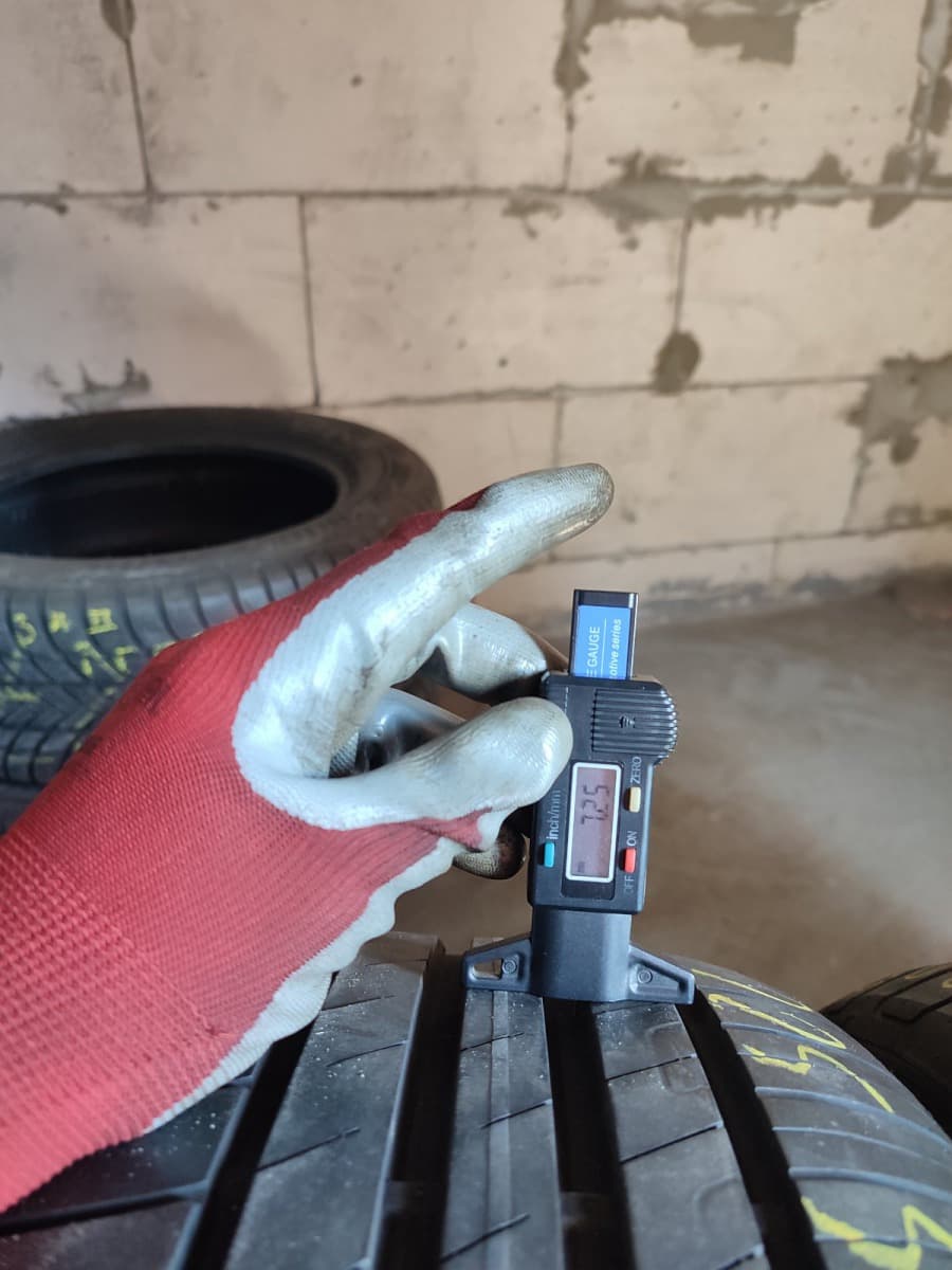 Вживані шини GoodYear Efficient Grip  225/50 R 17