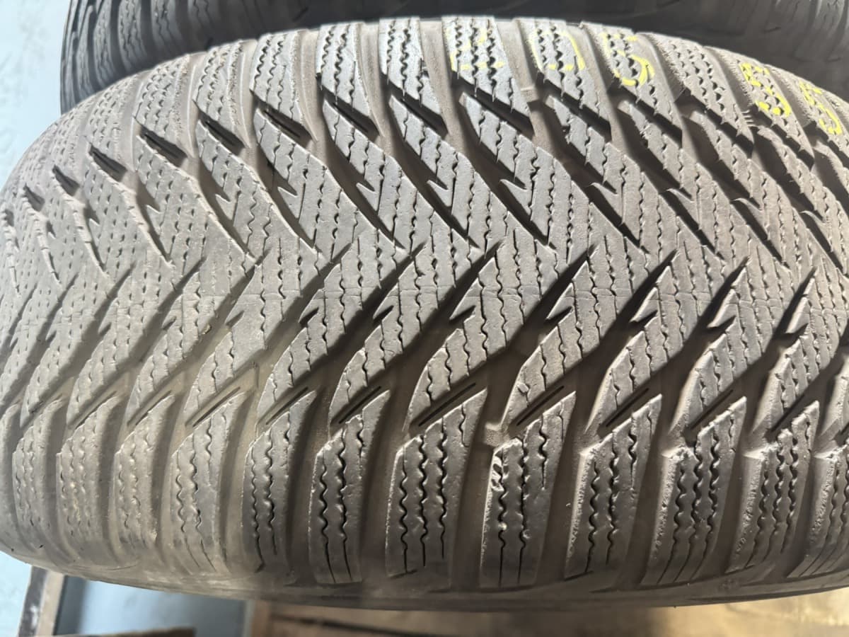 Вживані шини Good Year Ultra Grip 8    205/55 R 16