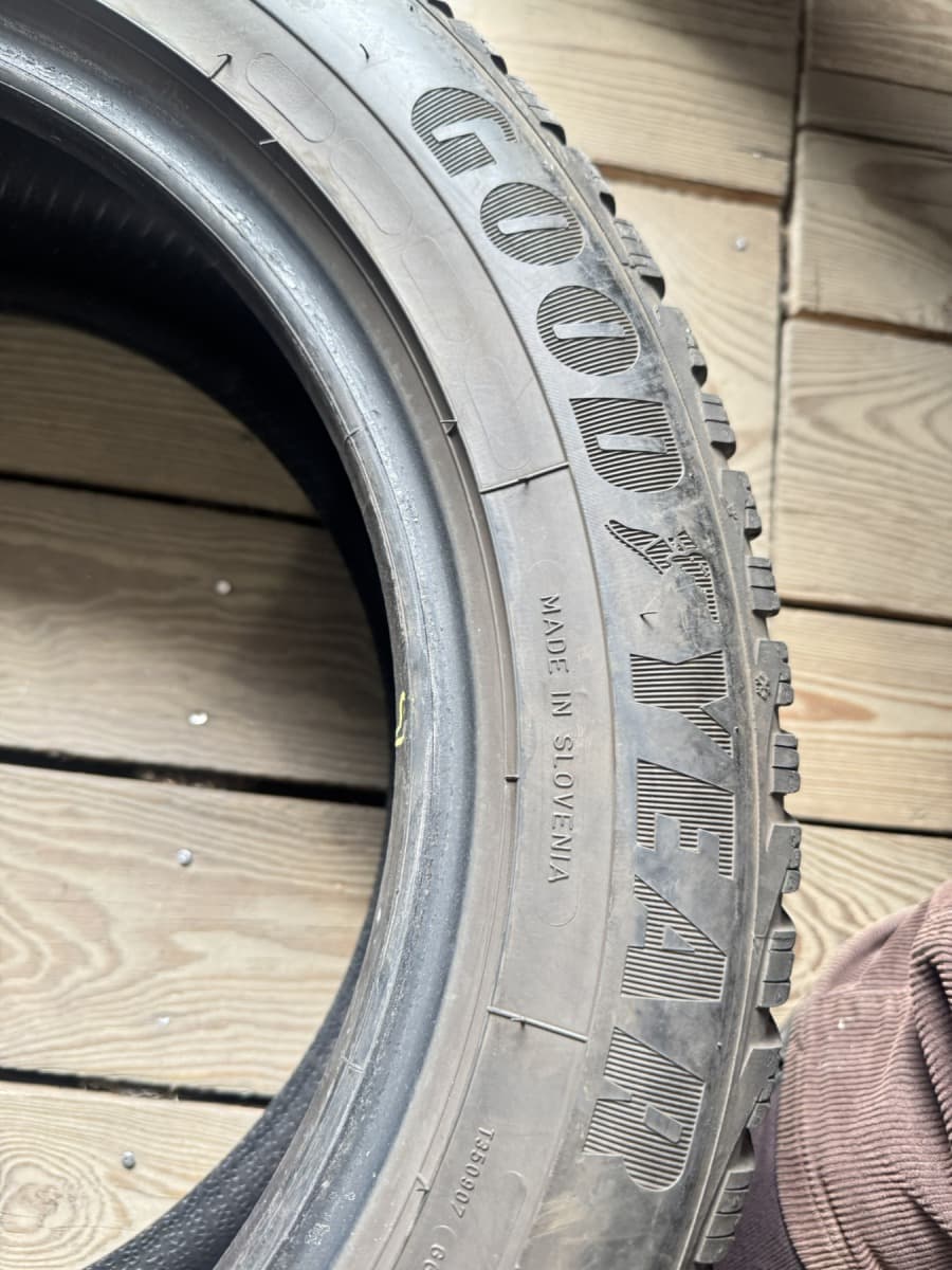 Вживані шини Good Year Ultra Grip 8    205/55 R 16