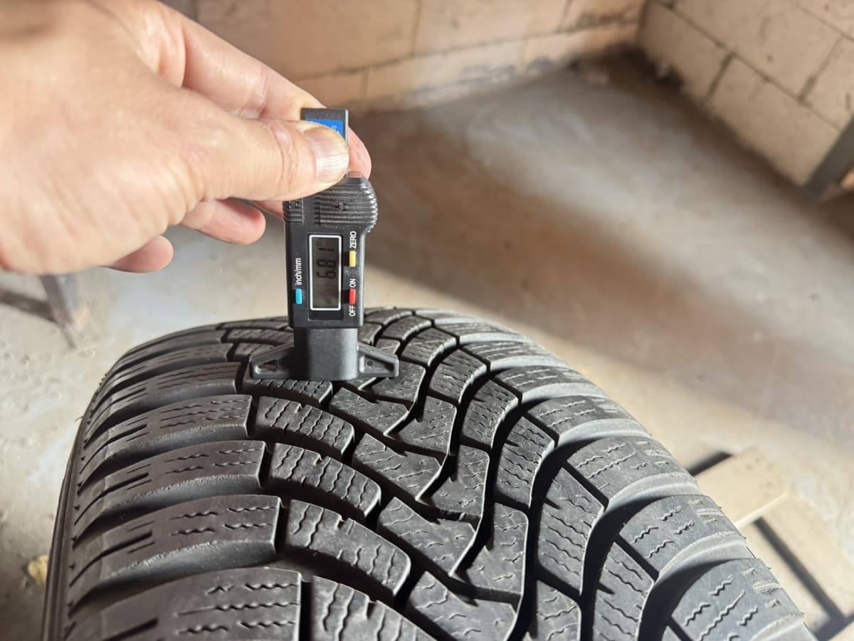 Вживані шини Falken EuroWinter HS01      235/55 R 19