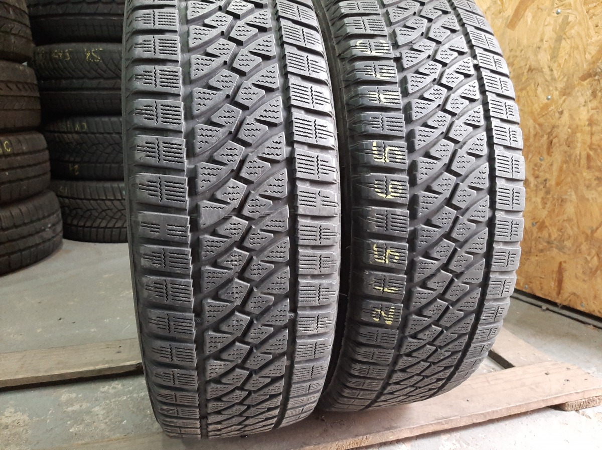 Придбати вживані шини Bridgestone Blizzak W810       215/65 R 16C