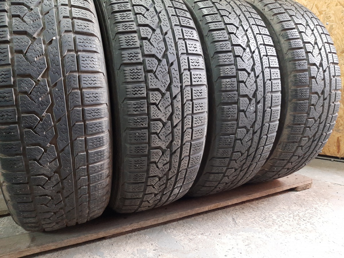 Придбати вживані шини Kumho Asymmetric     . 225/60 R 17