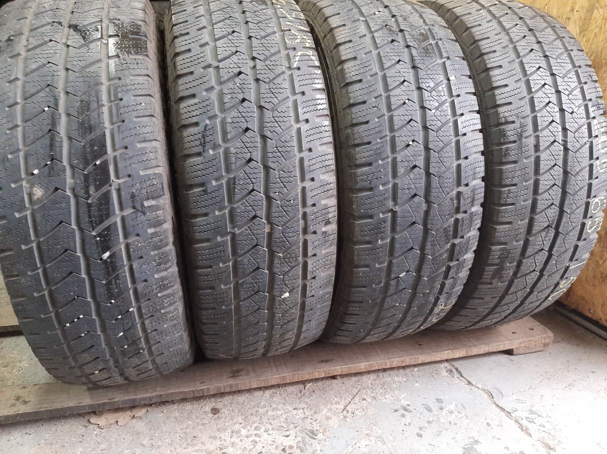 Придбати вживані шини Semperit Van Grip      205/65 R 15C
