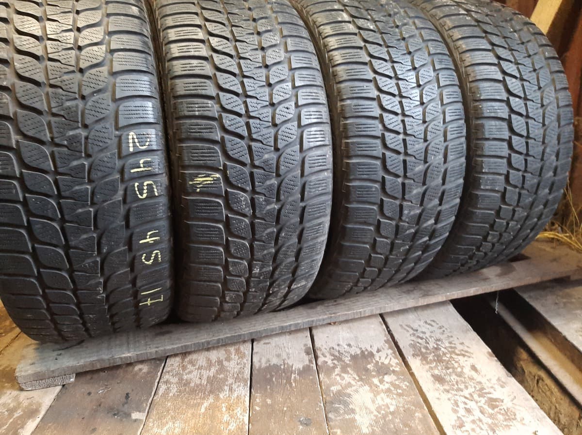 Придбати вживані шини Bridgestone Blizzak LM 25V   245/45 R 17