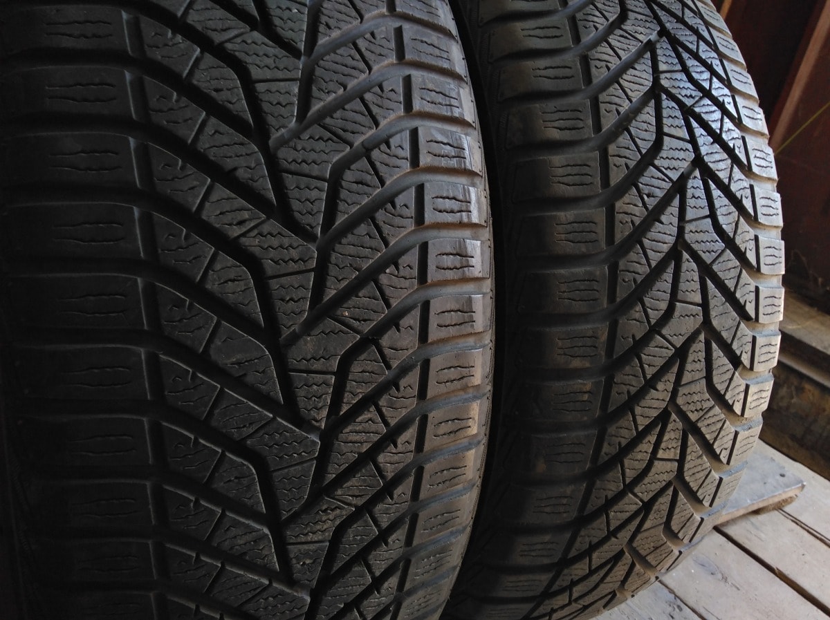 Вживані шини з Європи Yokohama Blue earth Winter V 905 215/55 R 18