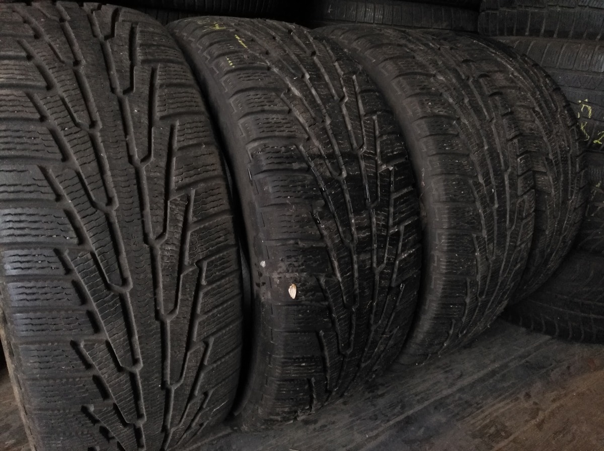 Вживані шини з Європи Nokian Hakapellita R Sport Utility 285/60 R 18