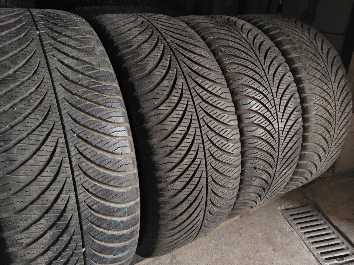 Вживані шини з Європи GoodYear Vector 4 season 235/50 R 18