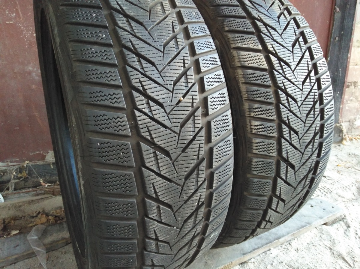 Вживані шини з Європи Vredestein Wintrac Xtreme S 235/45 R 18