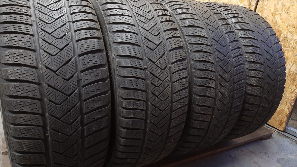Вживані шини з Європи Pirelli Sottozero 3 235/45 R 18