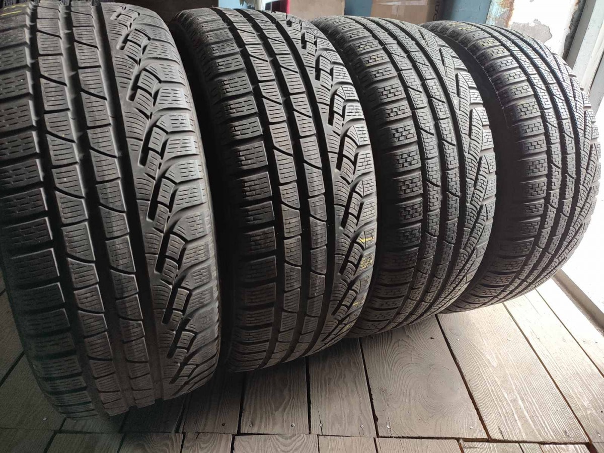 Вживані шини з Європи Pirelli Sottozero Winter 240   235/45 R 18