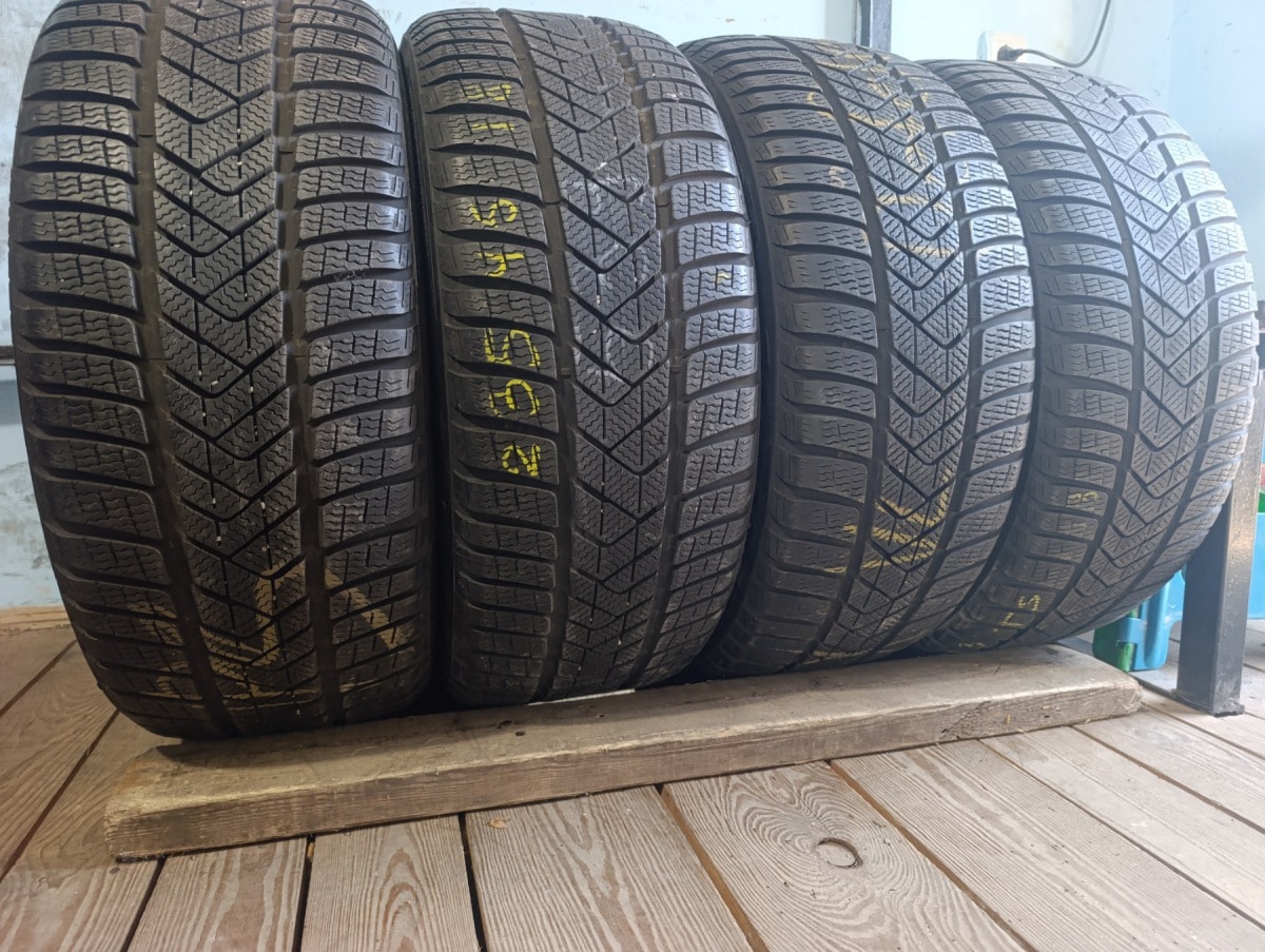 Вживані шини з Європи Pirelli Sottozero 3  235/45 R 18