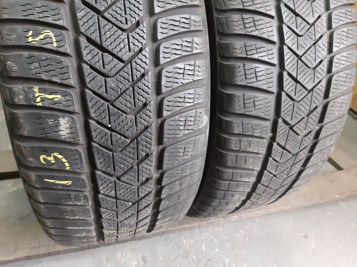 Вживані шини з Європи Pirelli Sottozero 3  235/45 R 18