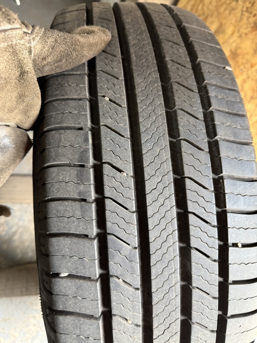 Вживані шини з Європи Michelin Defender 2  225/60 R 18