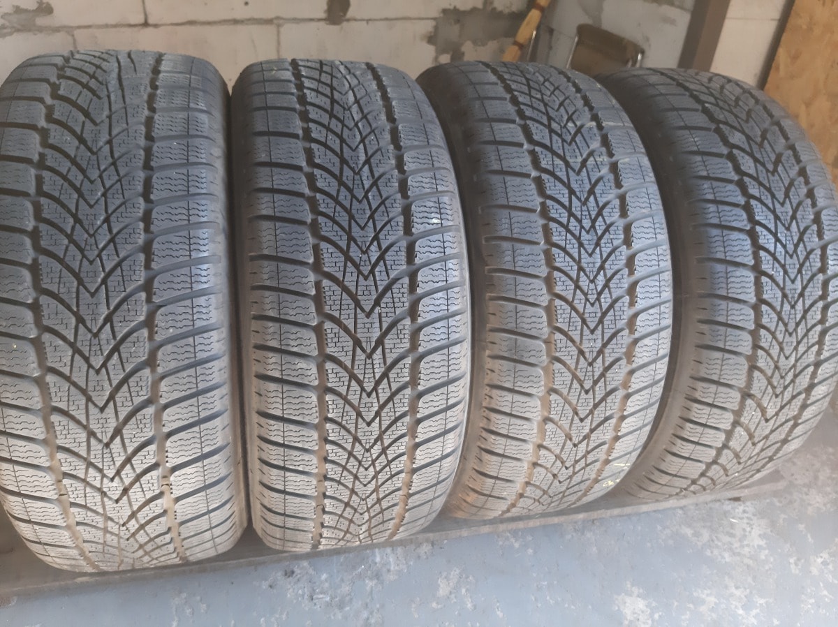 Вживані шини з Європи Dunlop SP WinterSport 4D 225/50 R 17