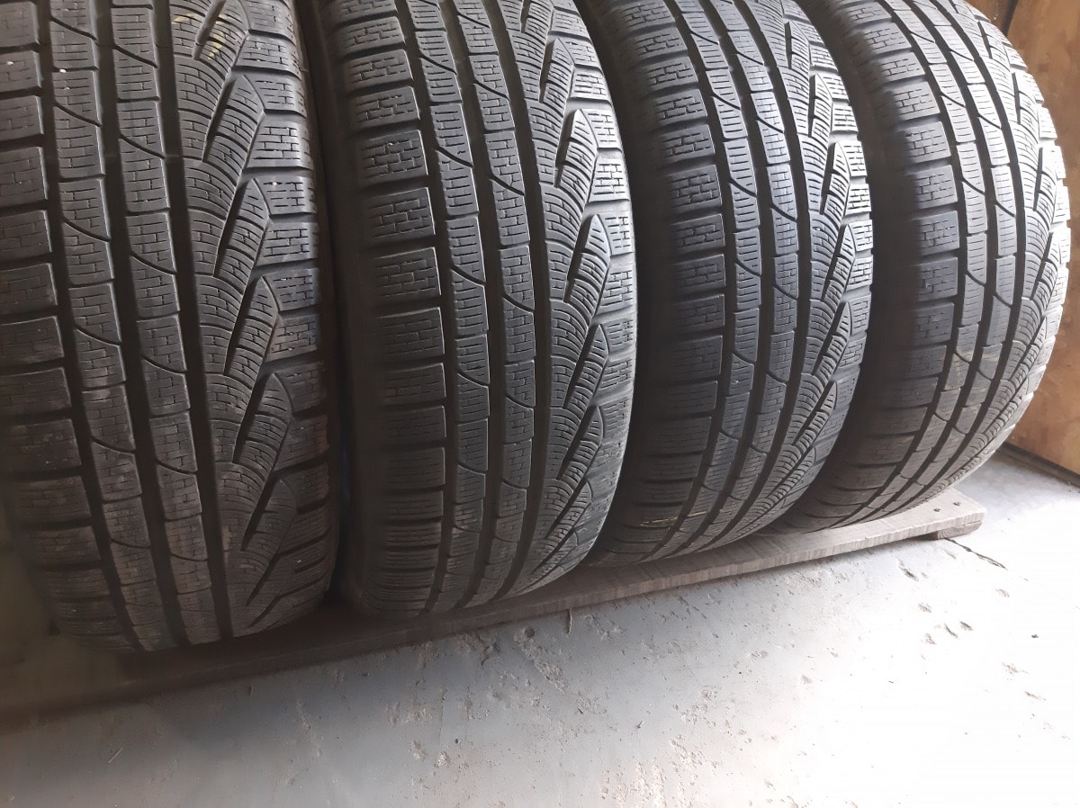 Вживані шини з Європи Pirelli Sottozero Winter 210    235/50 R 19