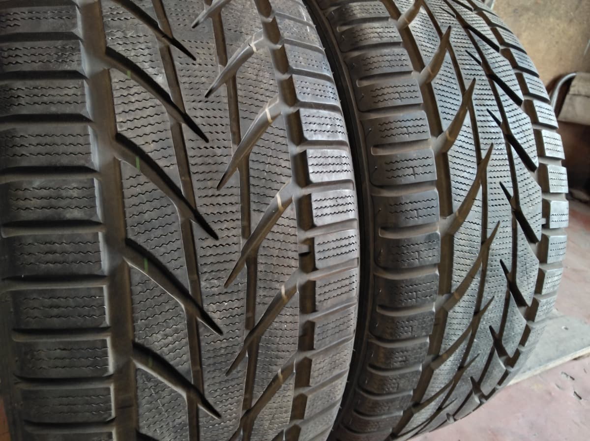 Придбати вживані шини Toyo Snow Prox 245/45 R 17 Вживані шини з Європи Toyo Snow Prox 245/45 R 17