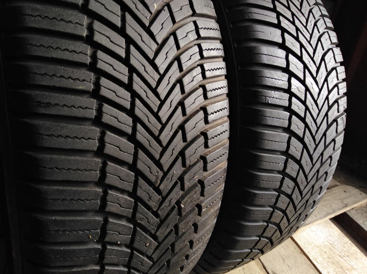 Придбати вживані шини Bridgestone Weather Control A 005 215/55 R 18 Вживані шини з Європи Bridgestone Weather Control A 005 215/55 R 18