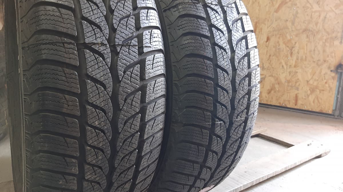 Придбати вживані шини Uniroyal MS Puls 66 215/65 R 15 Вживані шини з Європи Uniroyal MS Puls 66 215/65 R 15