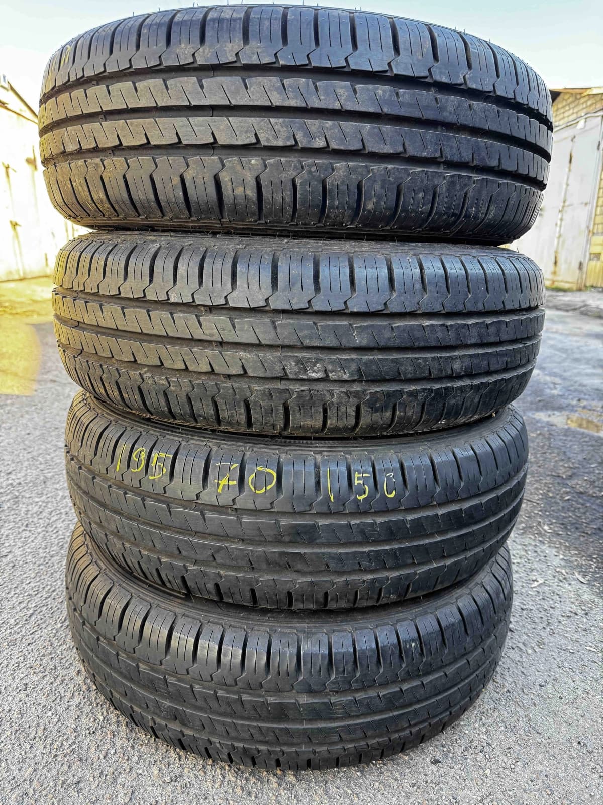 Придбати вживані шини Hankook Vantra LT 195/70 R 15C Вживані шини з Європи Hankook Vantra LT 195/70 R 15C