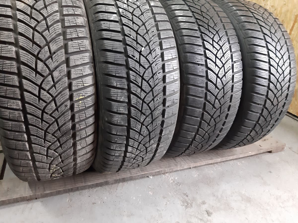 Придбати вживані шини GoodYear Ultra Grip Perfomance 215/50 R 17 Вживані шини з Європи GoodYear Ultra Grip Perfomance 215/50 R 17